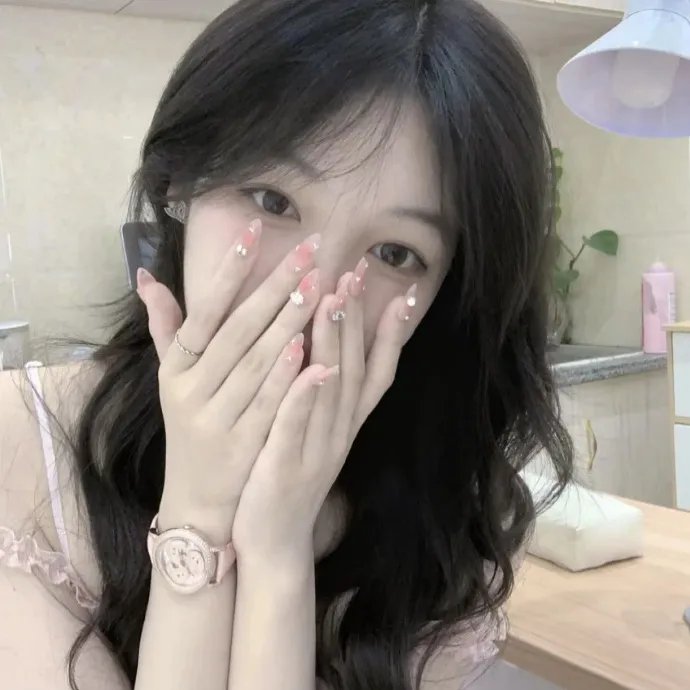 三个摩登女性